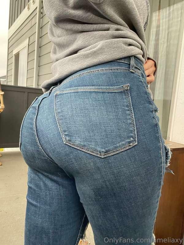 Jeans butt! These are Old Navy, not quite as good as Levi’s ..