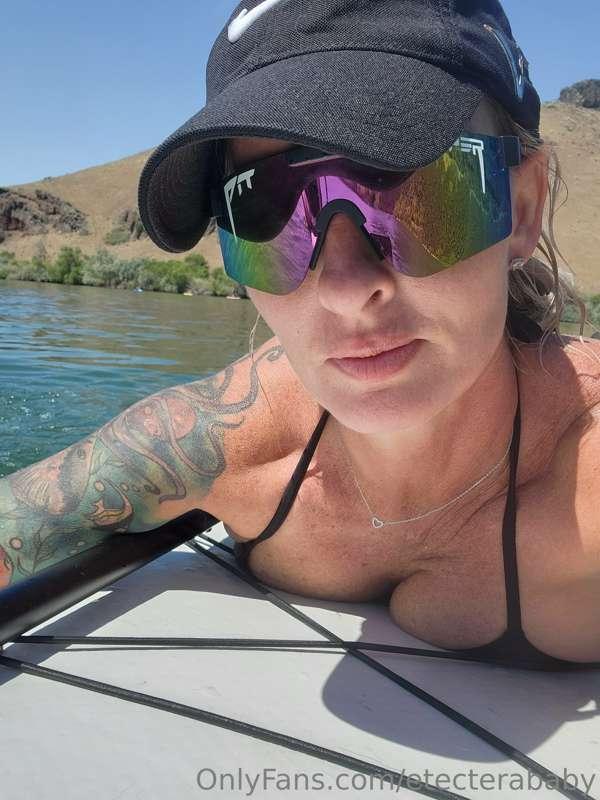 Paddleboarding In 43 degree water.. someone needs to warm me..