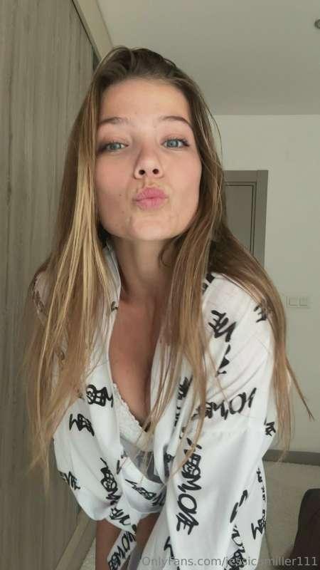 cutie worthy of a kiss💋? I promise to give u back much more🥰