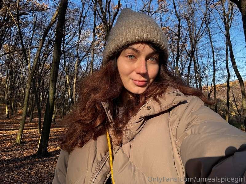 Sunshine and cozying up to nature 🍂🥰 Who else loves fall wal..
