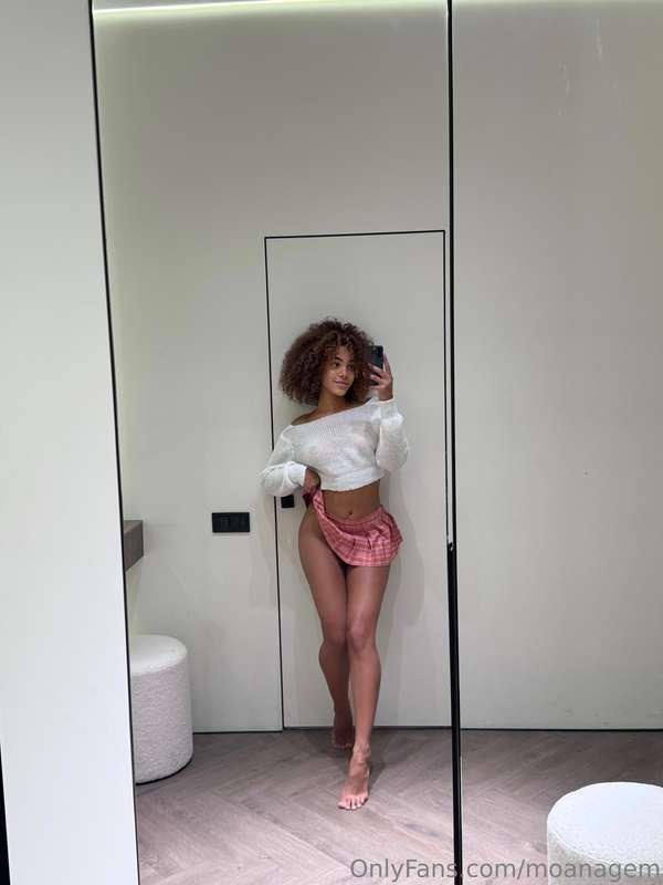 The curly-haired beauty with long legs decided to share this..