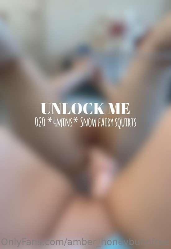 **DO YOU LIKE SQUIRITNG VIDEOS?** 💦 *I'm dressed as a snow f..