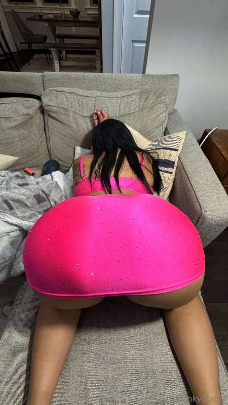 Daddy I'm totally available for you 🥵🥵 send me a picture of ..