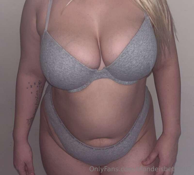 Message me to see underneath 😉💦