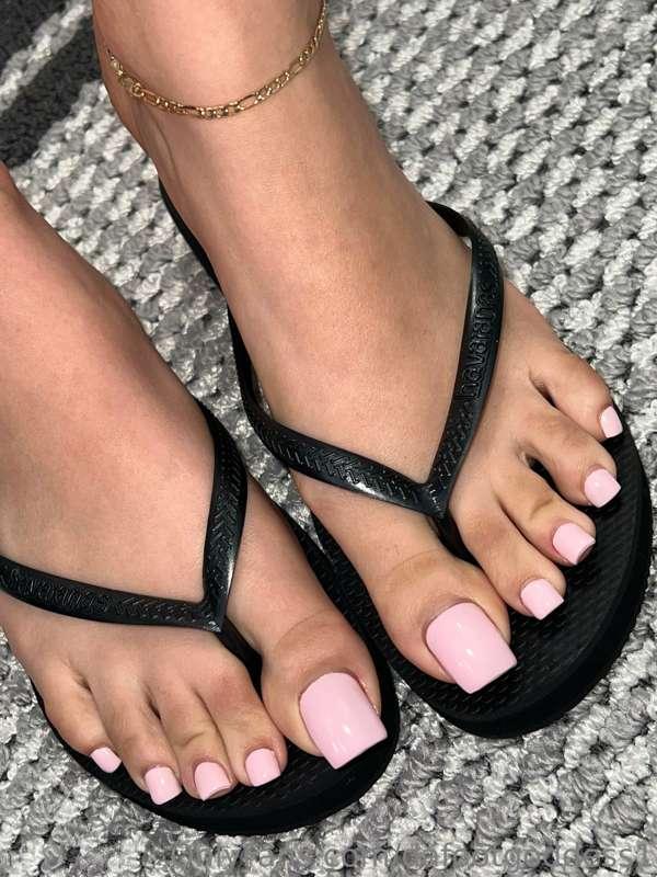 new pedicure 🌸 what do you think?