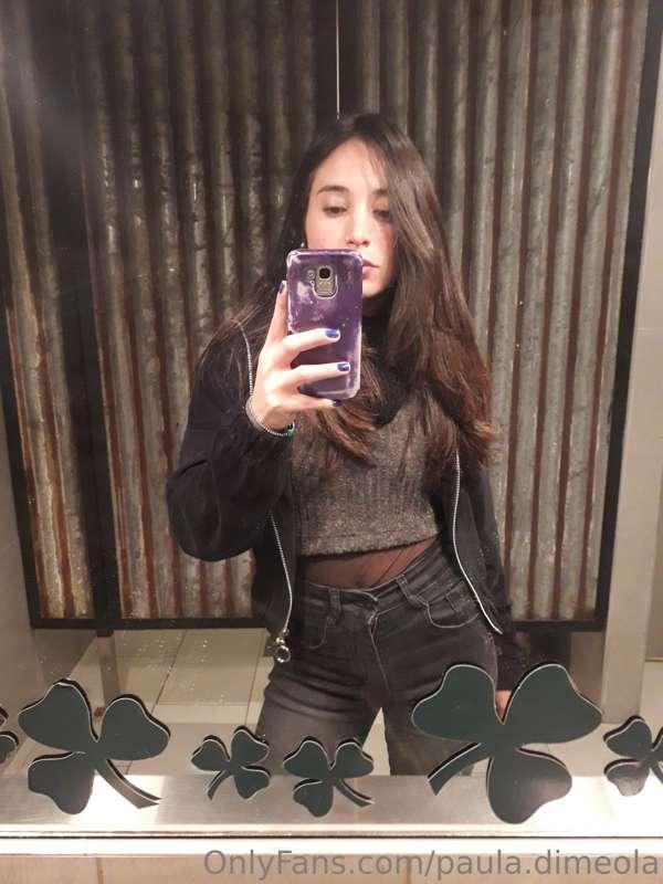 @paula.dimeola  Eat kisses tonight 👅
