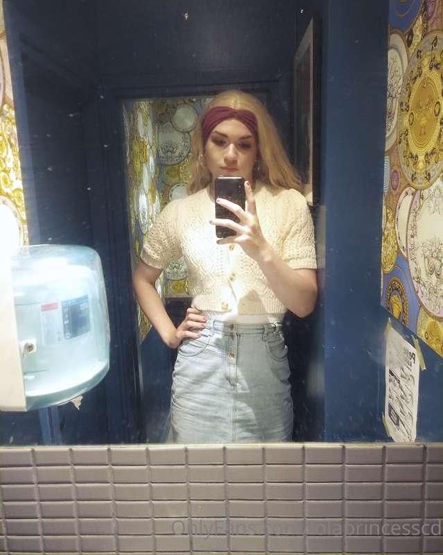 At a bar bathroom for the first time 💗 #throwbackthursday