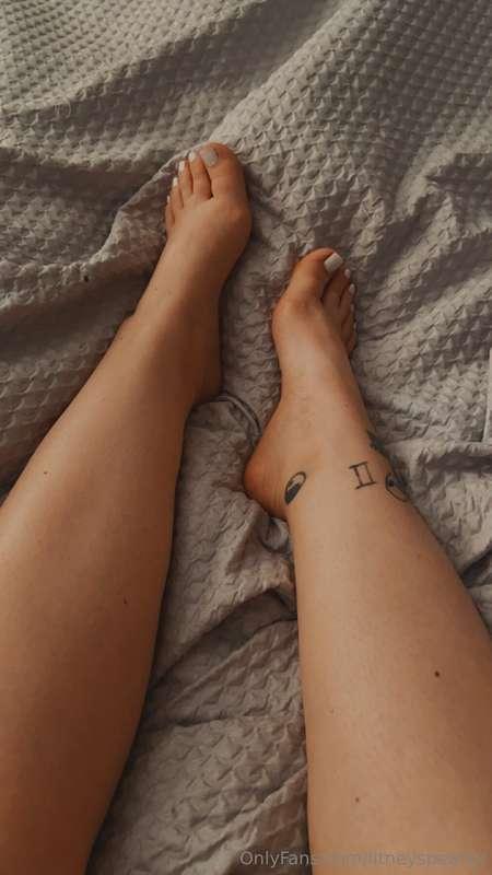 Pretty toes call for pretty photos 🦶🏻💕