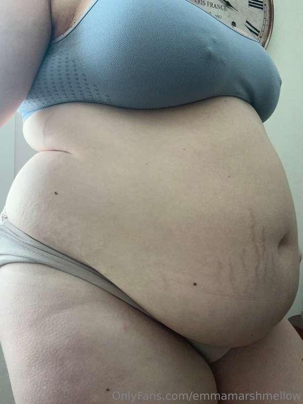 I am so so obsessed with the way my belly hangs nowadays! It..