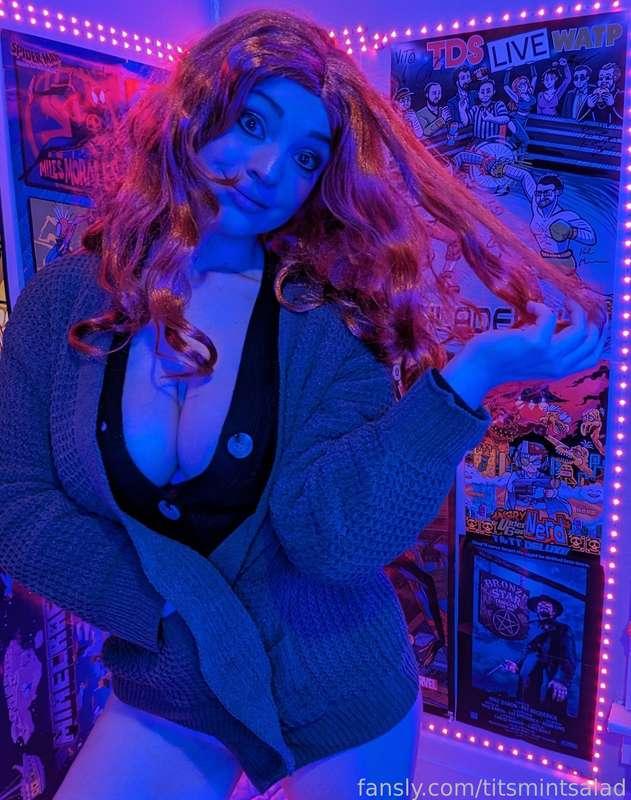 Wanna pull my glowing hair? 😈

#fyp #tits #cleavage #curvy #ginger #legs #neon #jacket #titsmintsalad