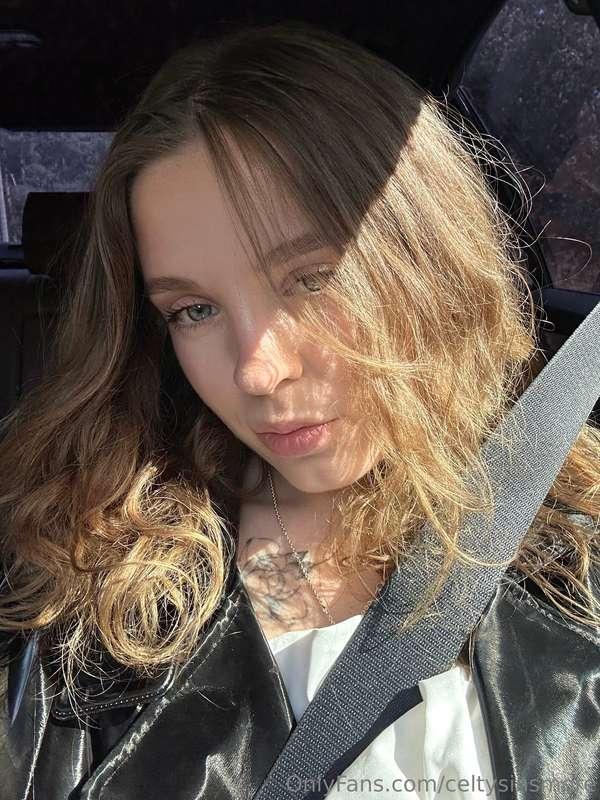 Wanna pull over and join me? 😏💫💋