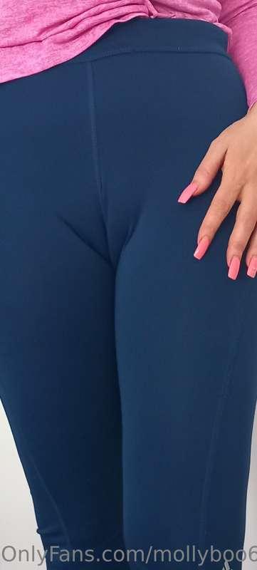 Some little camel toe 💙💖