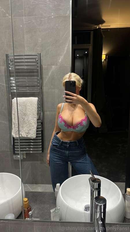 the best thing about mom style looks? no one sees your boobi..