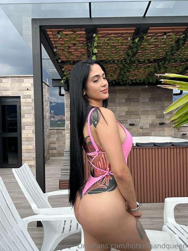 hotkingandqueen main image