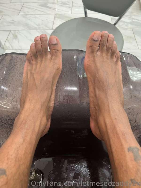 I know feet isn’t everybody’s thing buuuttt if you like feet..
