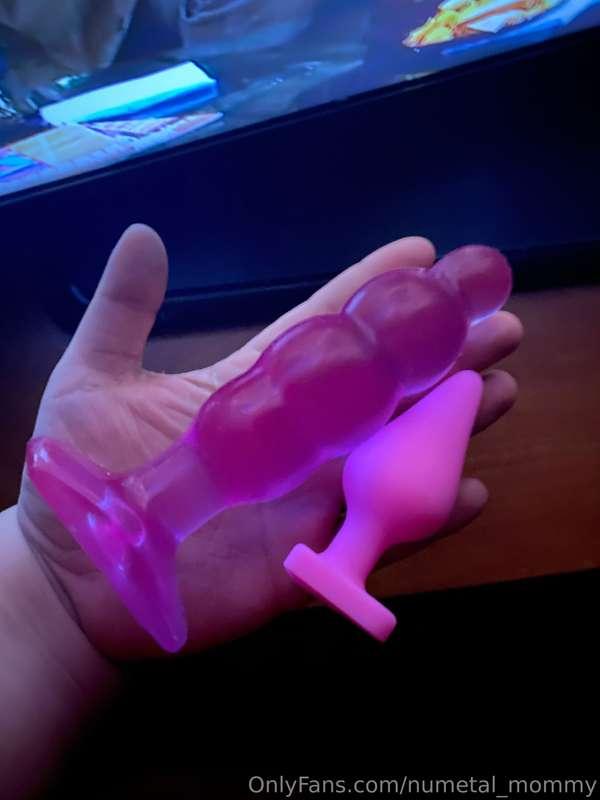 That big one is too wide for my asshole right now, but OH MY..