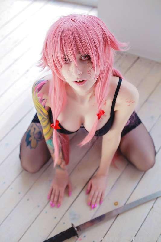 I wanna share with you some exclusive sexy pics from my shoo..