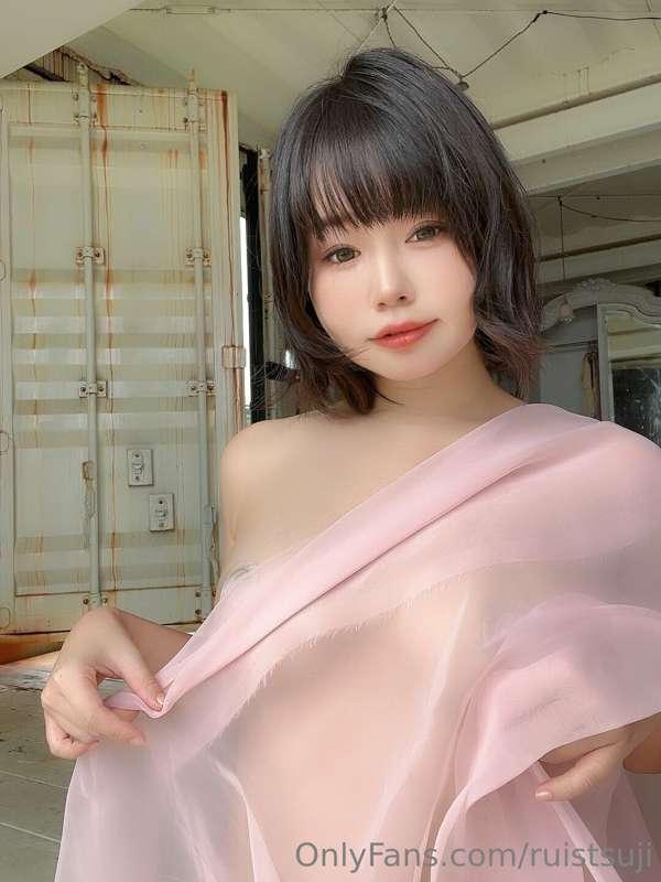 Today, my new DVD is released🥰
The title『koakuma』mean a litt..