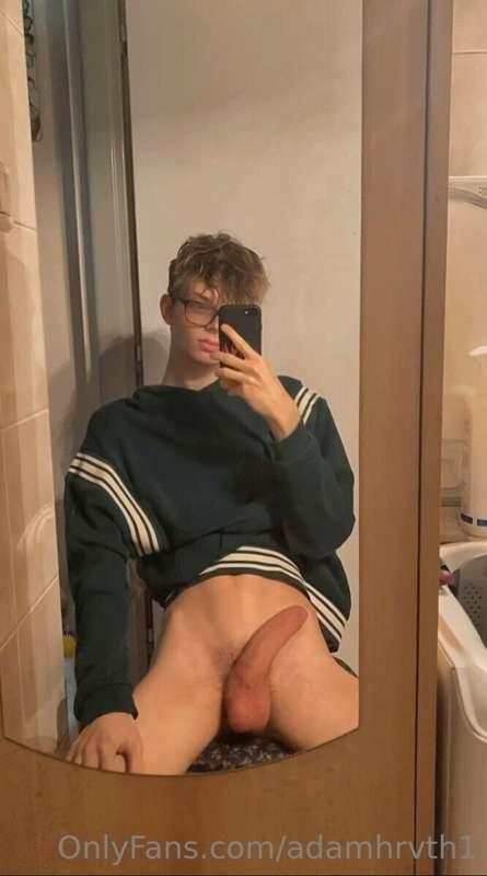 adamhrvth1 image #0