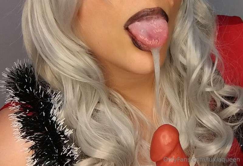 Kneel down and open your mouth👇🏻👄