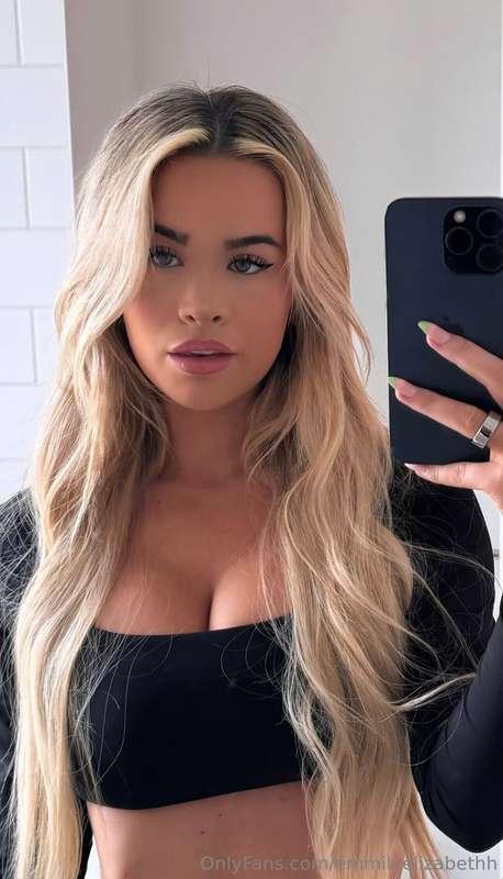 Hiii just checking in 💗How’s everyone’s Saturday going??
