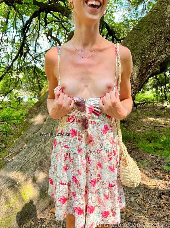 Flashing in nature makes me one happy gal ;)

#flashing #tits #smalltits #nature #public #blonde #domme #femdom #flowers #danielladom 