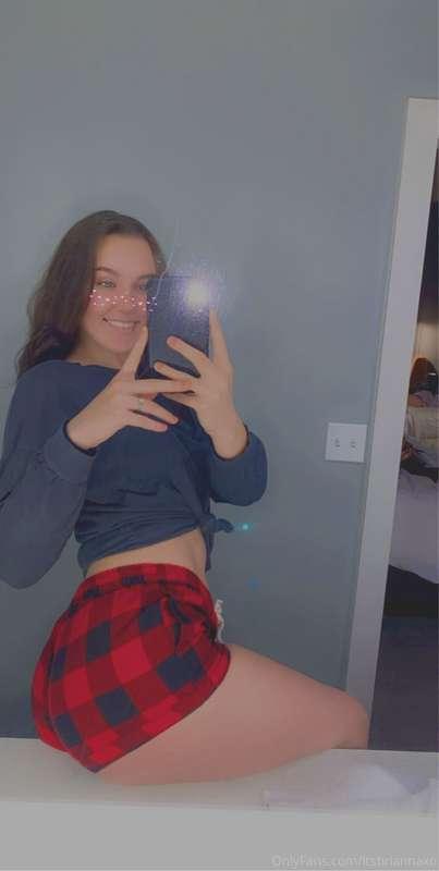 Be sure to message me for custom content requests as well😋 t..
