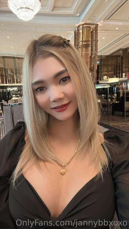Wanna go on a date? 😘😘