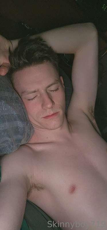 It's 5am and I don't want to get out of bed 😫. I just want t..