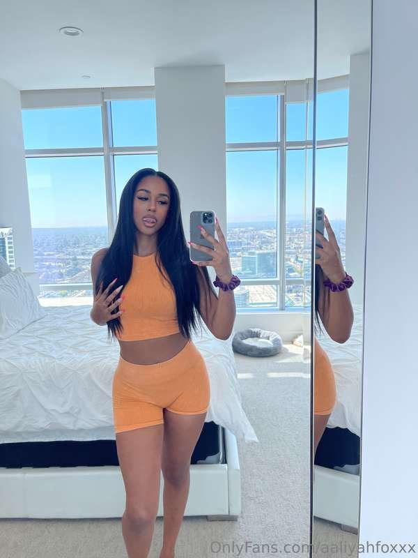 Should I start posting and live streaming again??? Hit my dm..