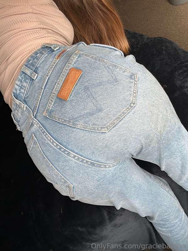 Jeans are always fun 👅