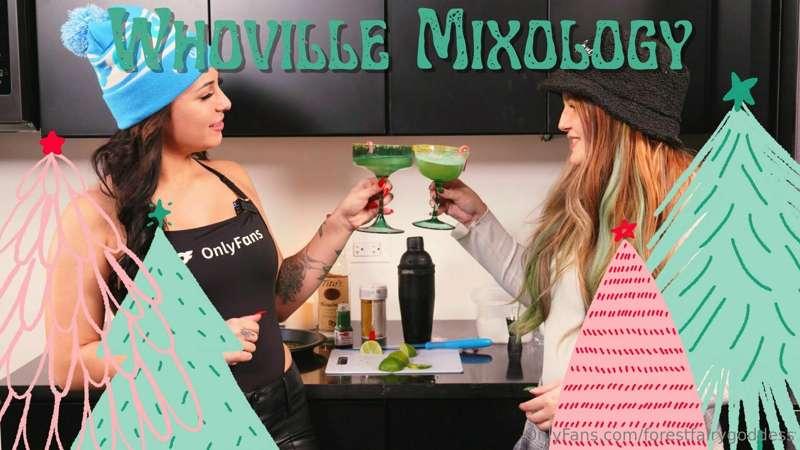 Holiday mixology comin' right up 🍸🎄

@selenassanctuary