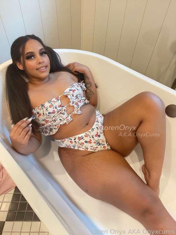 onyxcums image #1