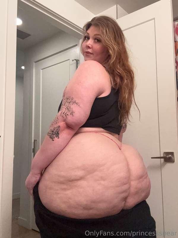 I swear it's getting bigger 😭 I could use a rough booty rub ..