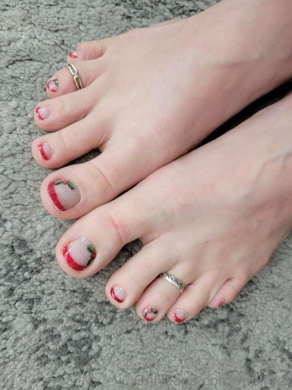 Frech tips are a huge pain in the ass... but I have been wan..
