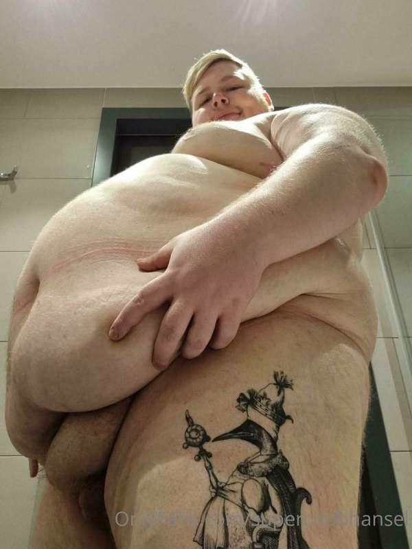 Just stepped out of the shower and seeing myself made me hor..