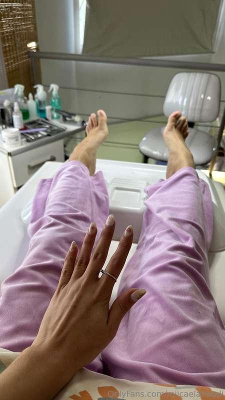 Do you like my new nails? Refund it and I'll DM you 💋
