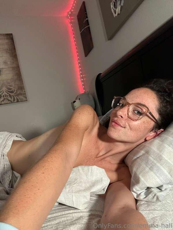 I can't sleep😫 send me a message, let's chat☺️