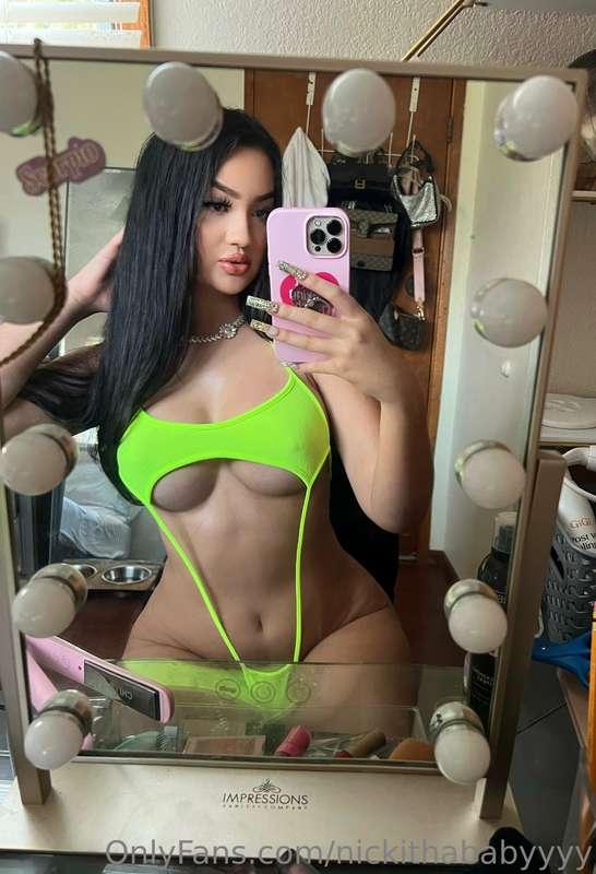 does color green look good in me, babe?