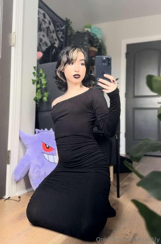 I like the morticia dress a lot but it looks nice taken off ..