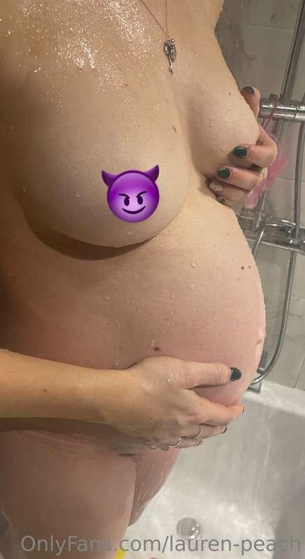 Good morning everyone, guess who was a horny devil in the sh..