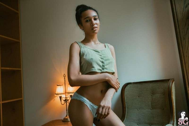 @princesscallie has that effortless allure. Soft yet untouch..