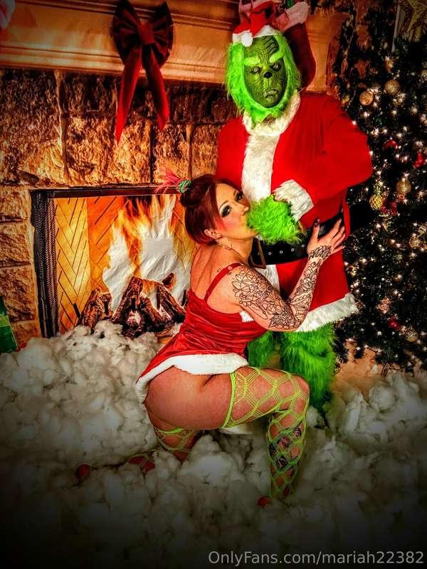 Merry Grinchmas!! I had to sneak down to Whoville and remind..