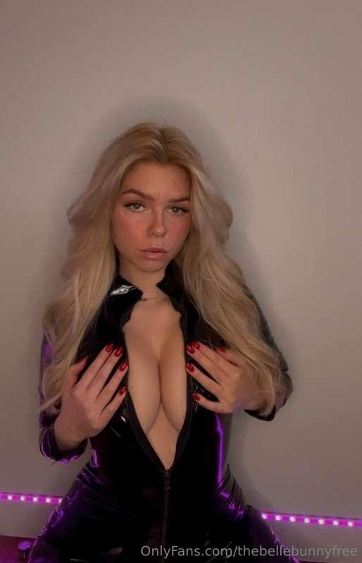 Full video of me shaking my tits only on @thebellebunny nips..