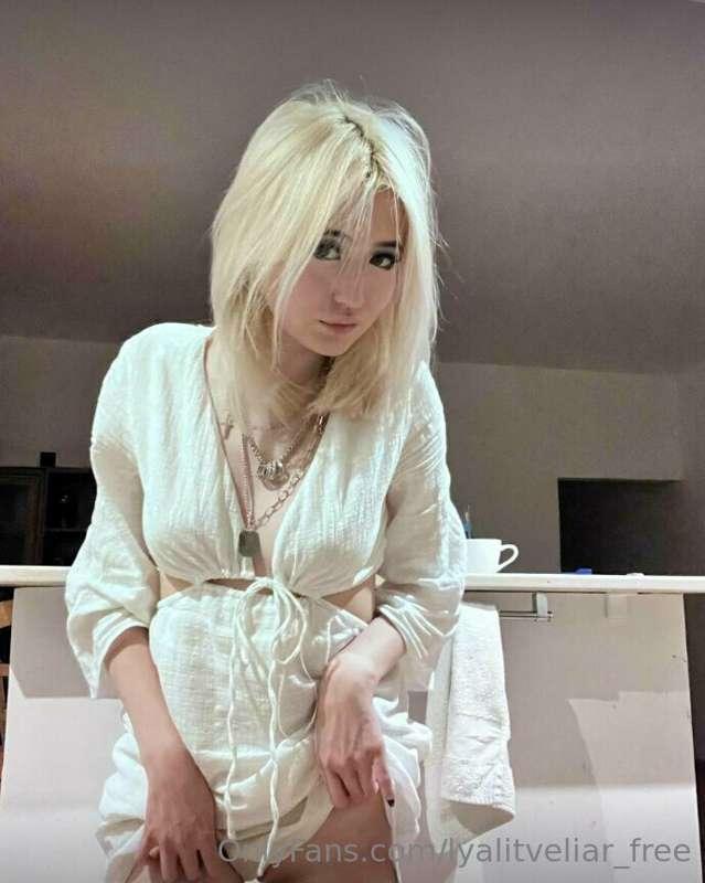 I think you'll help me stay completely naked🥰