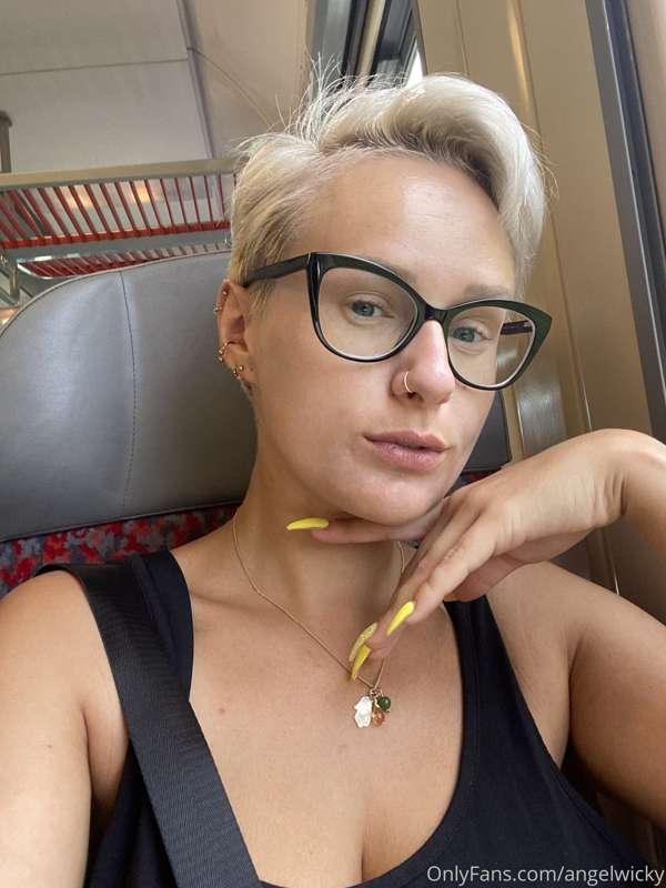 New glasses 😎🤪 the rose gold I have were from Great Britain,..