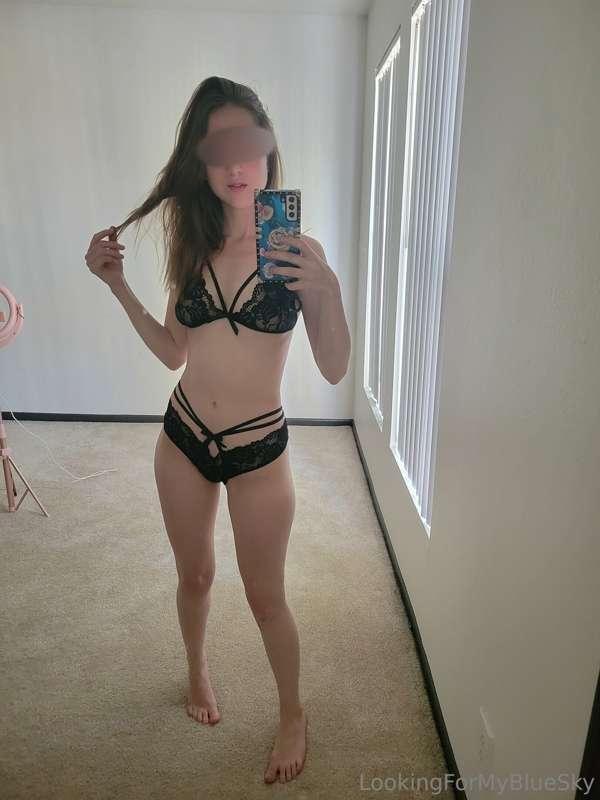 A rare full-body shot Blue! I'm about 5'1" (155cm) 🥰