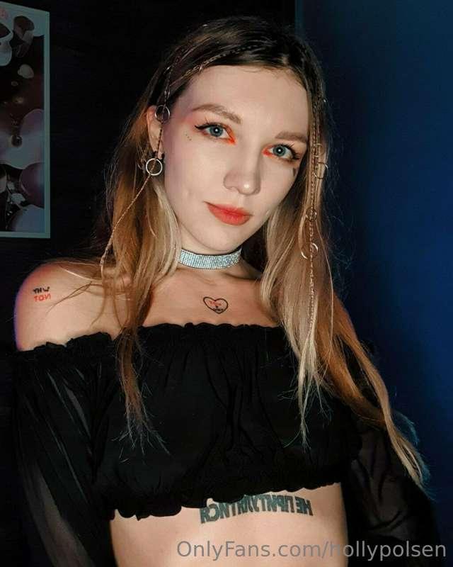 I wonder if you can guess how my stomach tattoo is translate..