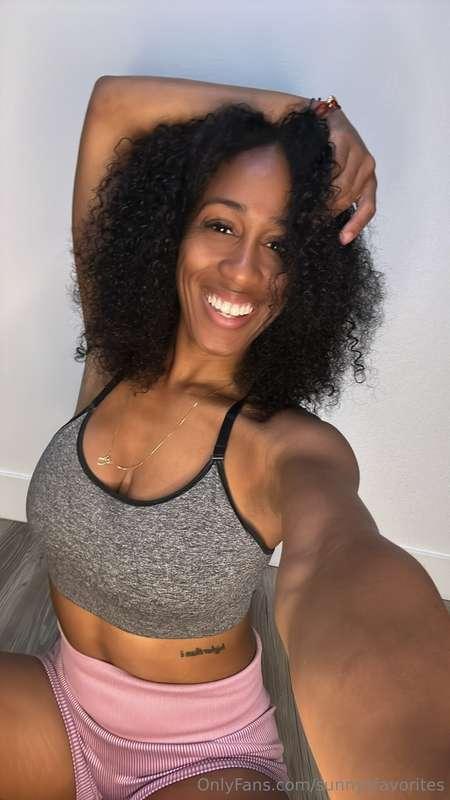 Late night stretch sesh 🧘🏾‍♀️