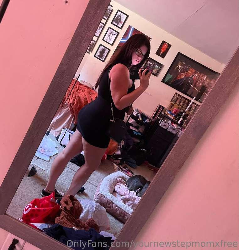 I know there’s clothes all over but look at the dumpy 🥳